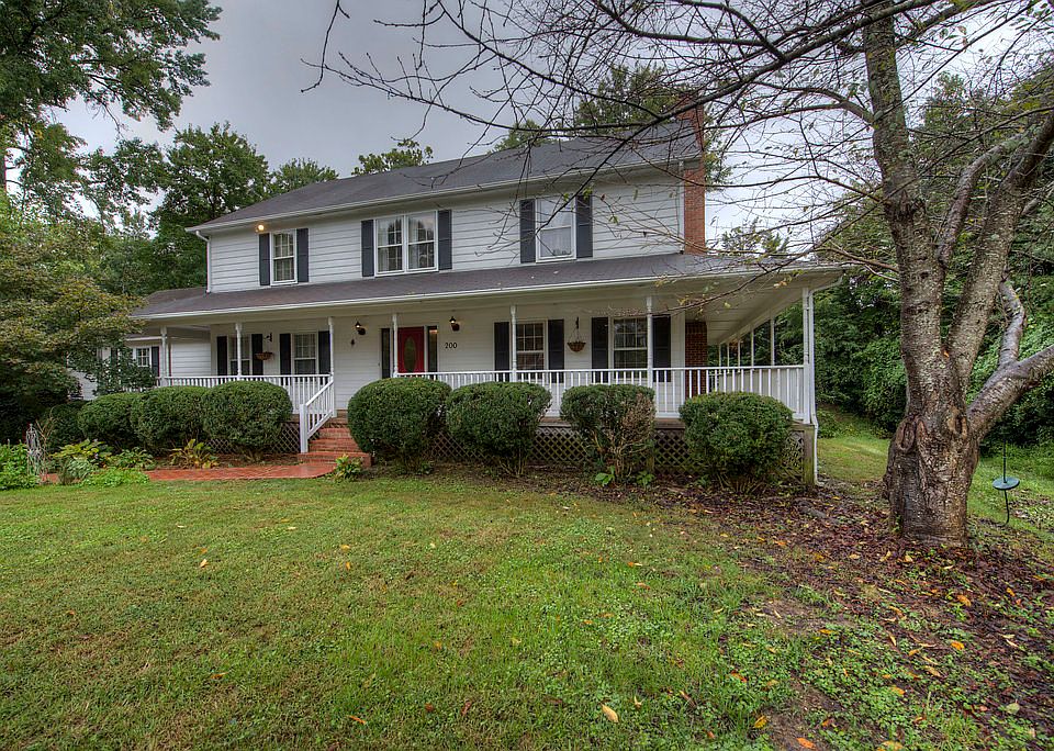 1st image of 200 Chinaberry Dr