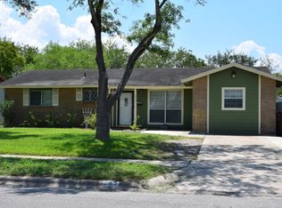 213 Briarwood Dr, Kingsville, TX 78363