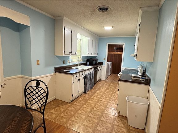 5th image of 119 Christina Ln