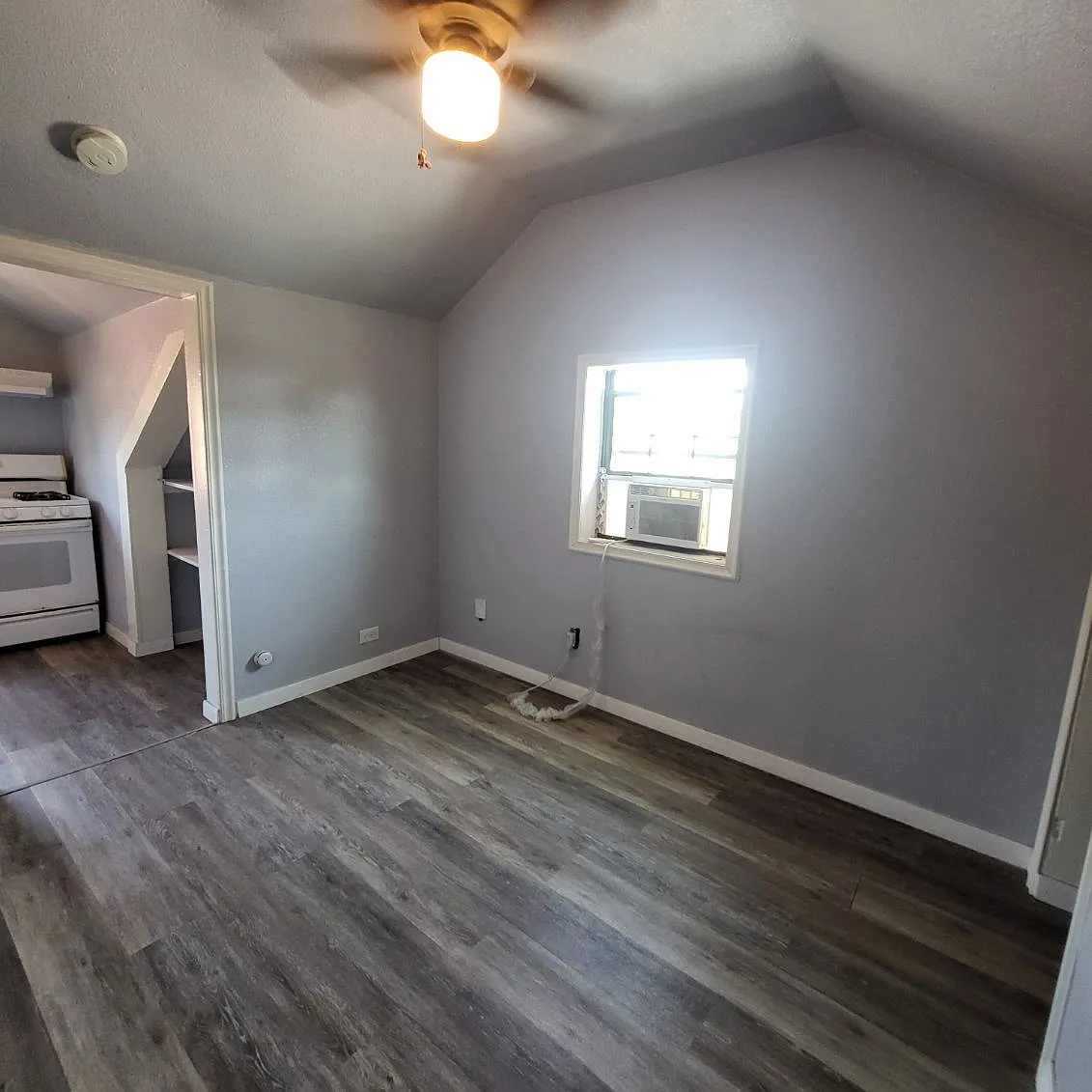 Studio, 1.0 bath, 500 sqft, $650 — Photo 3