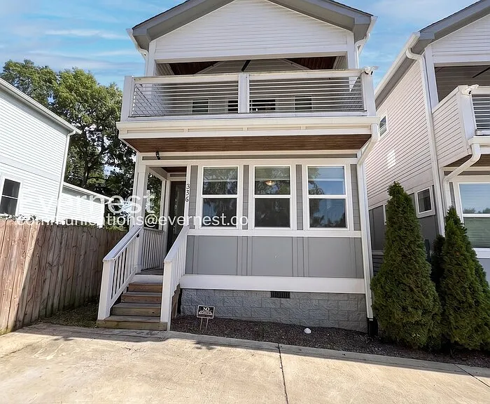 336 Queen Ave — Photo 2
