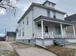 819 N 10th St, Manitowoc, WI 54220
