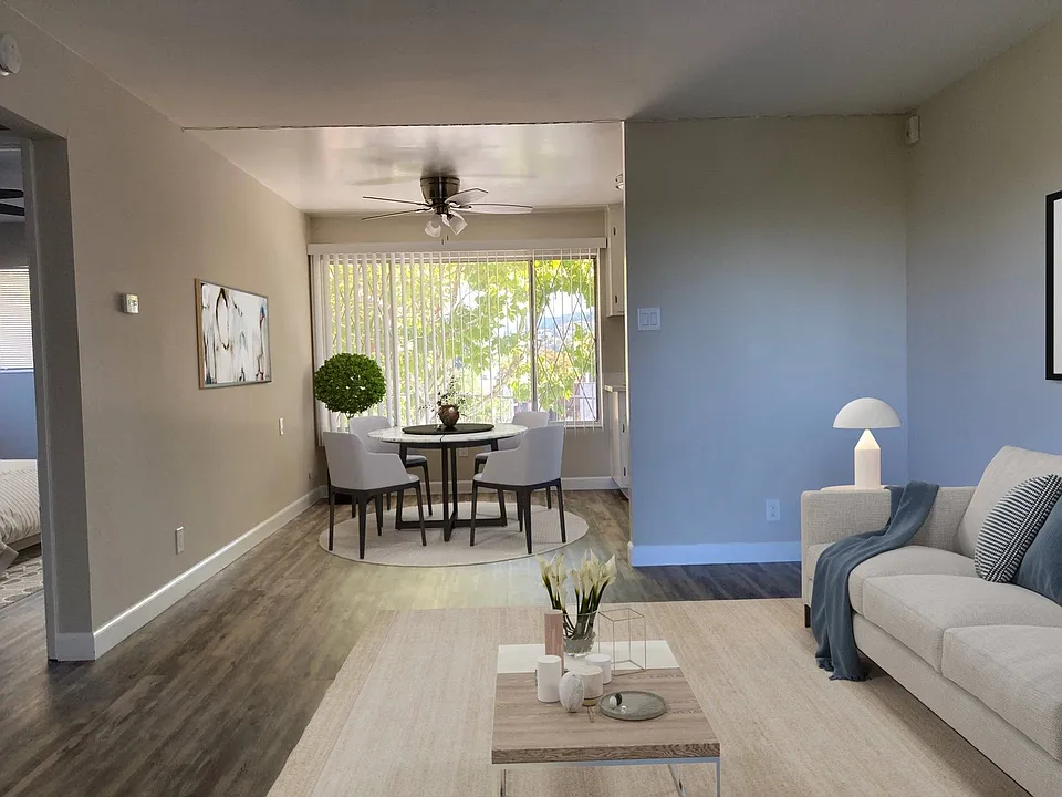 Living Room/Dining Area