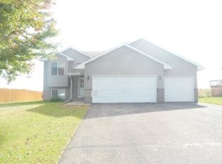 1528 Cedar Dr S, Cambridge, MN 55008