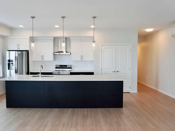 80 Carrington Way NW #404, Calgary, AB T3P 0Z1