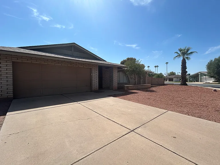 2141 E Manhatton Dr — Photo 29
