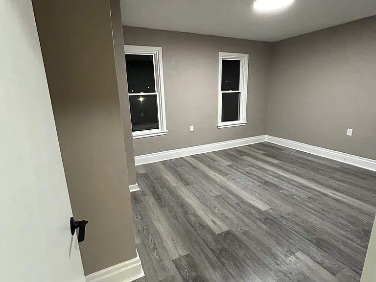 521 Franklin Ave — Photo 2