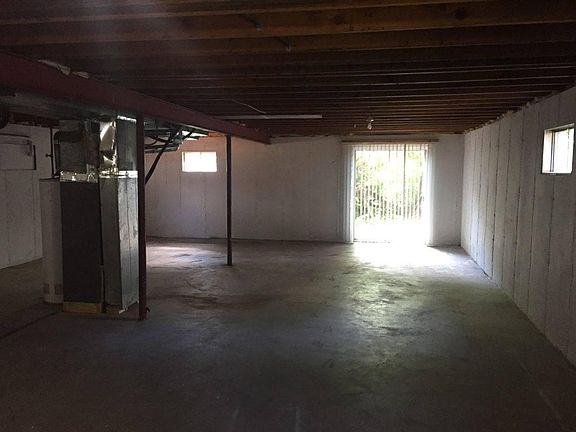 4th image of 11802 Lillian Ave