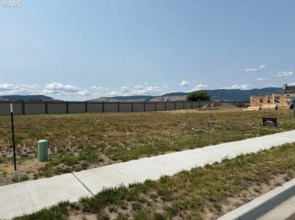 10806 Carrie Way, La Grande, OR 97850