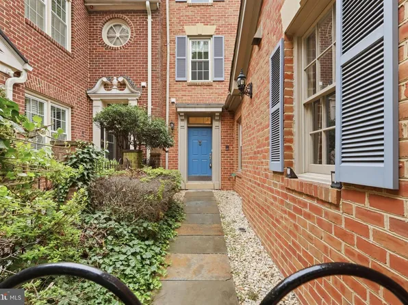 4006 Highwood Ct NW, Washington, DC 20007
