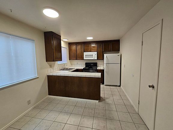 4th image of 1221 B St APT 7