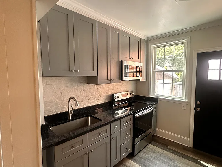 30 W All Saints St — Photo 20