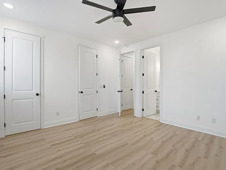1230 E Anderson St — Photo 20