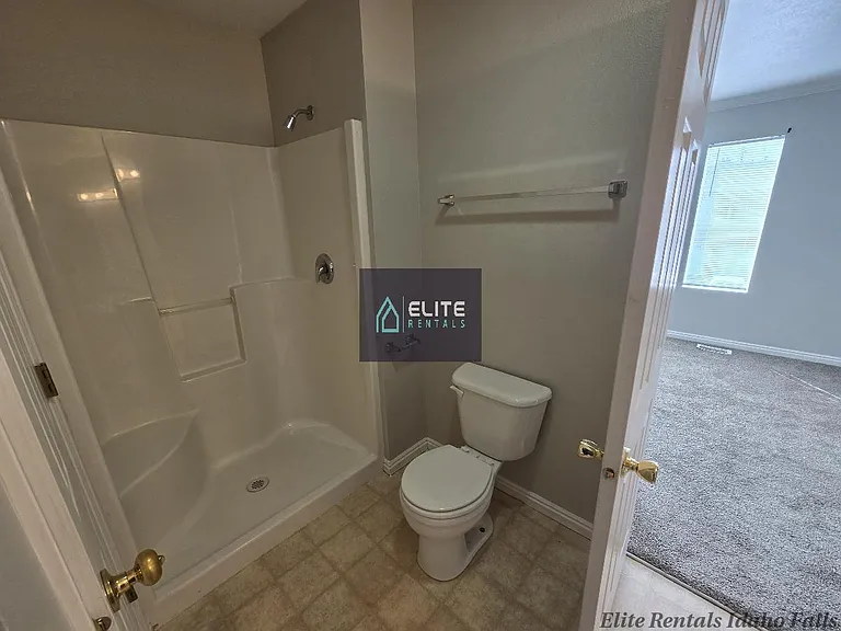 3530 Greenfield Dr — Photo 13
