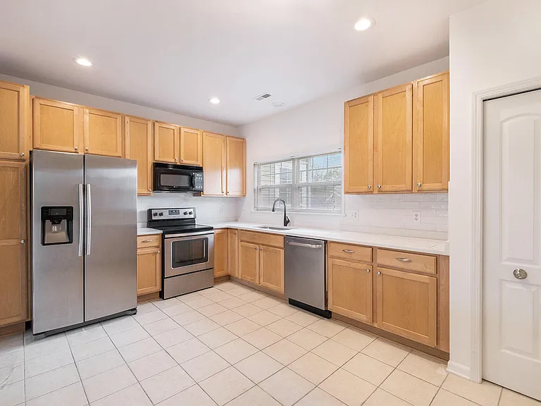 2925 N Knightsbridge Cir — Photo 13