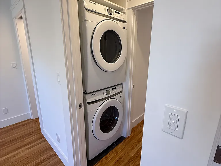 SAMSUNG ENERGY EFFICIENT FRONT LOADING WASHER AND DRYER IN UNIT