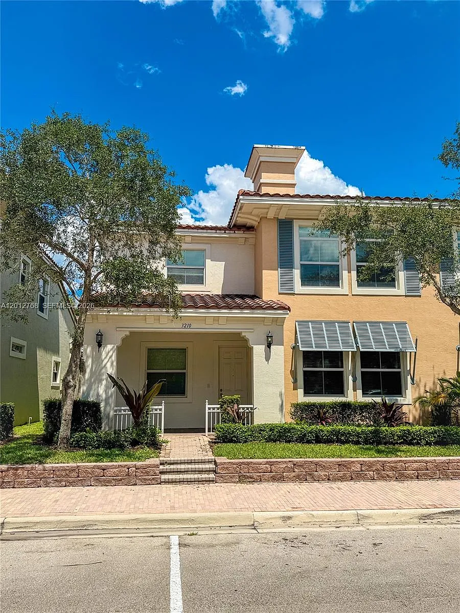 Building Photo - 3210 NW 126th Ave #3210