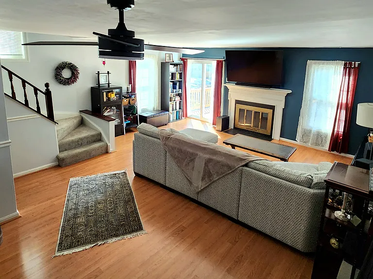 1496 Lowell Ct — Photo 3