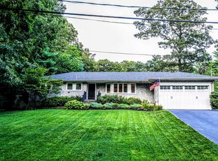 6 Bluebell Ln, Northport, NY 11768