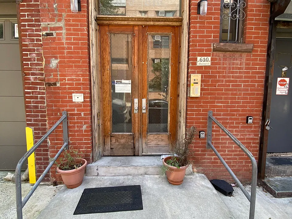 213 Stuyvesant Ave #2R