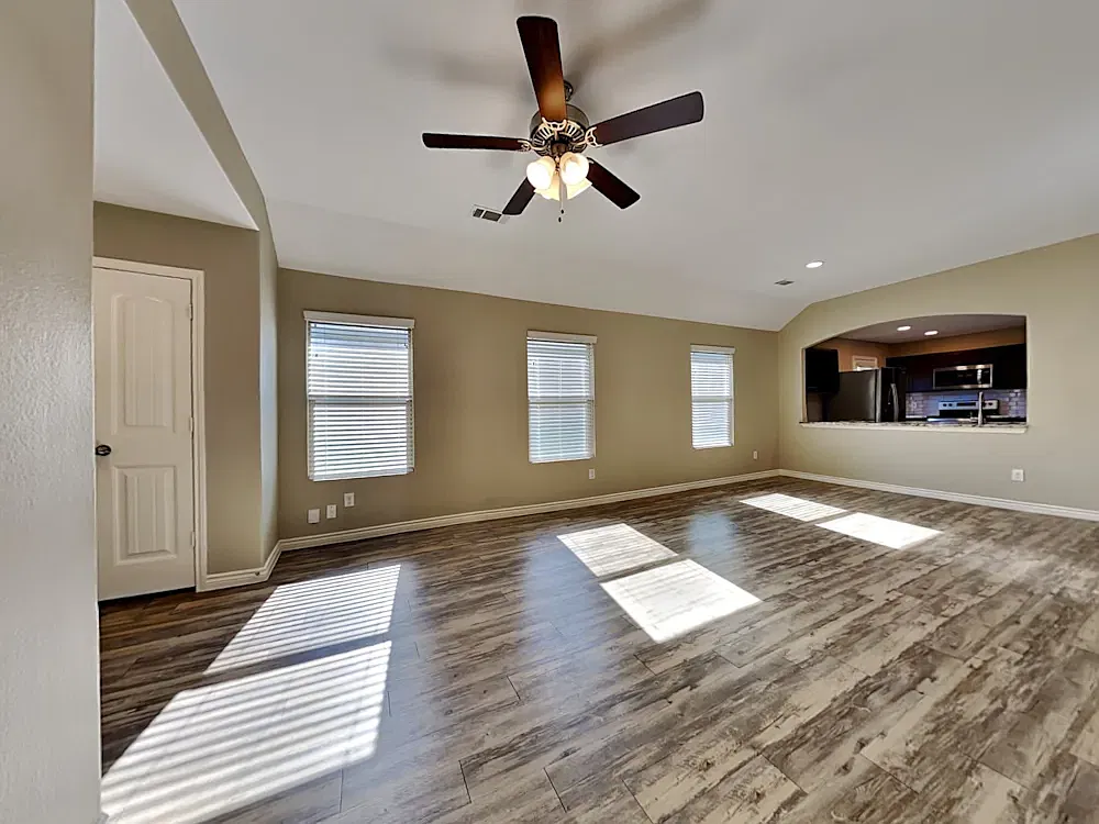3 bed, 1773 sqft, $1,300 — Photo 2