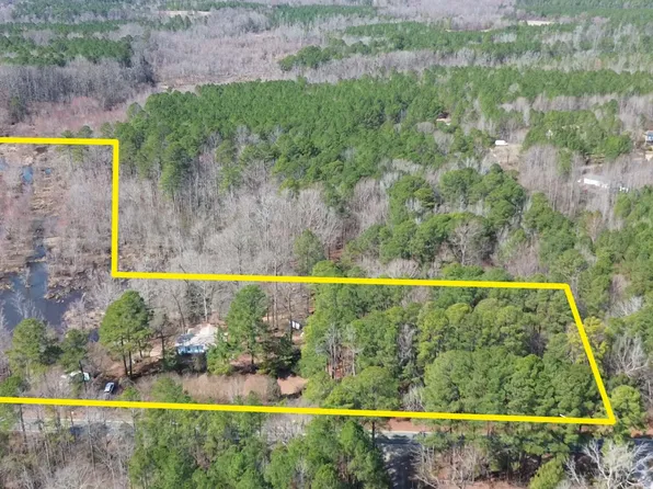 930 Old Halifax Rd, Zebulon, NC 27549