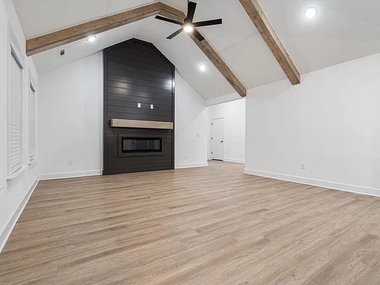 1040 Monarch Rd — Photo 16