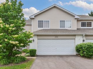 1725 Waterford Rd, North Aurora, IL 60542