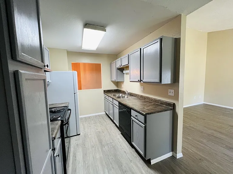 1331 Firefly Cir — Photo 7