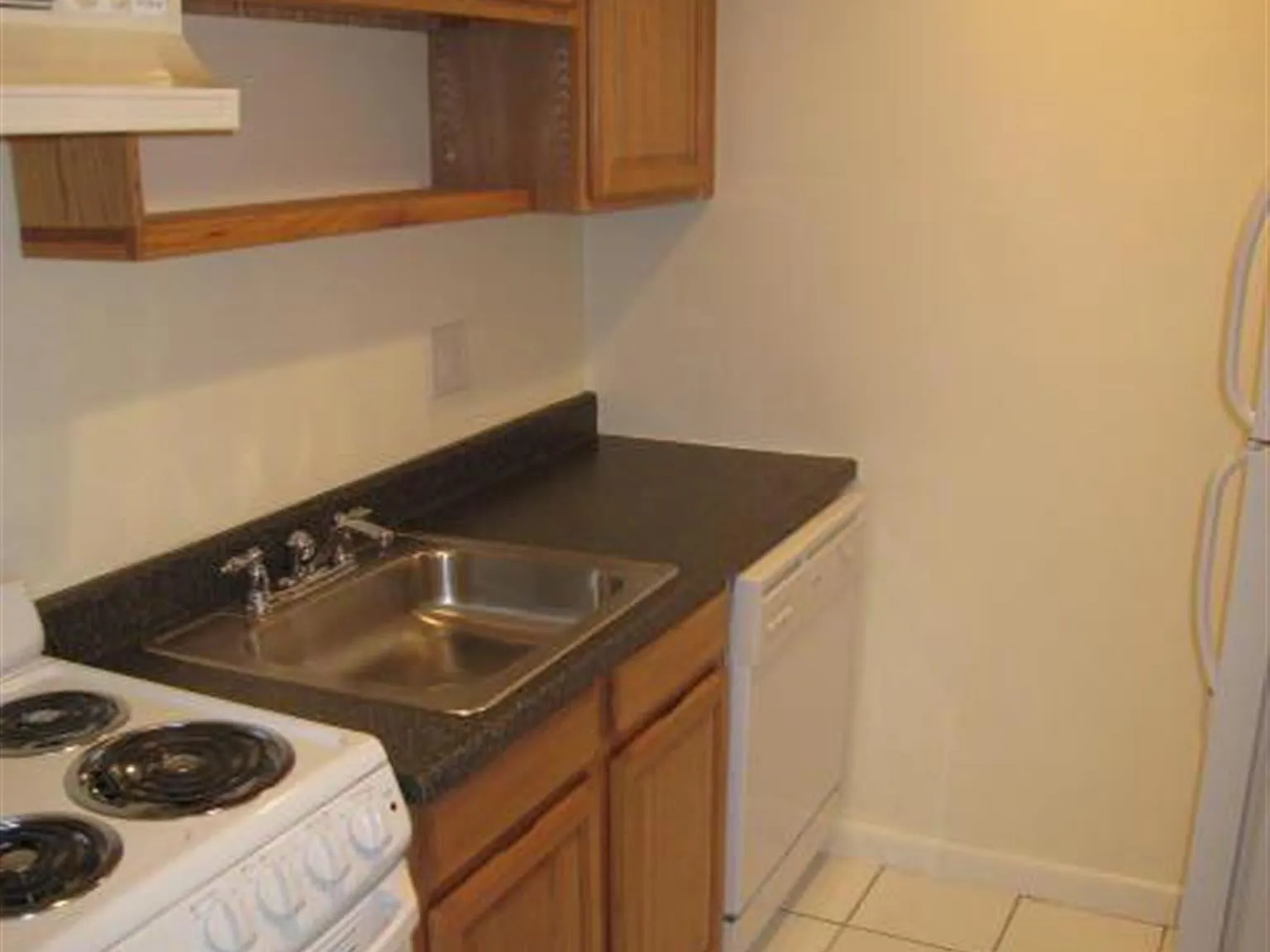 4 bed, 1500 sqft, $4,800 — Photo 2