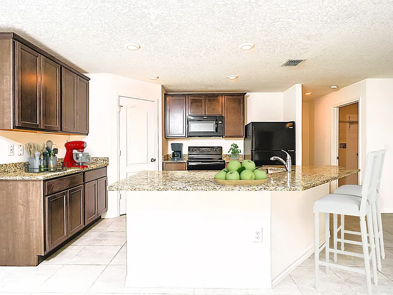1167 Walden Blvd SE — Photo 3