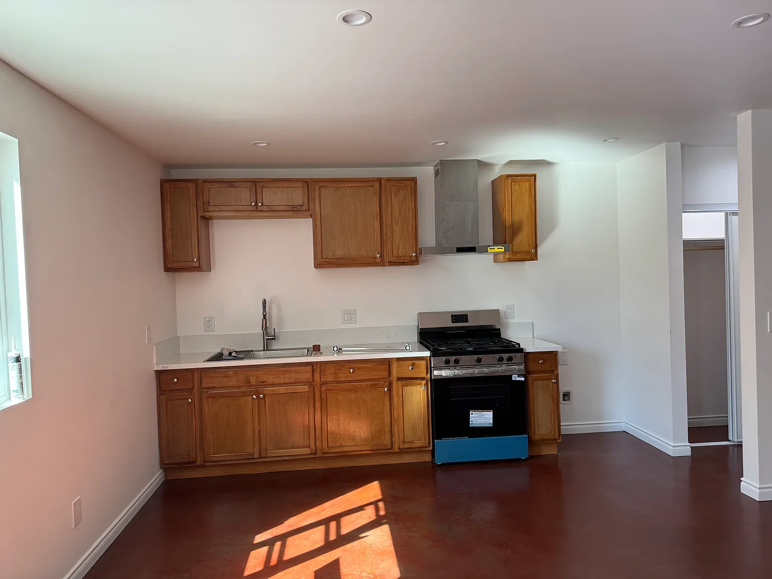 Studio, 560 sqft, $1,650 — Photo 2
