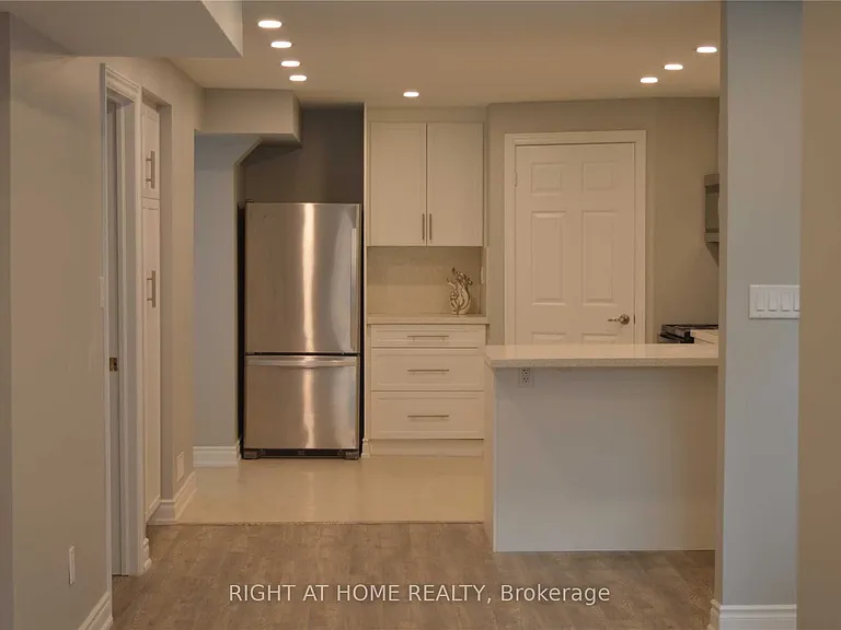 5332 Floral Hill Cres #BASEMENT — Photo 3