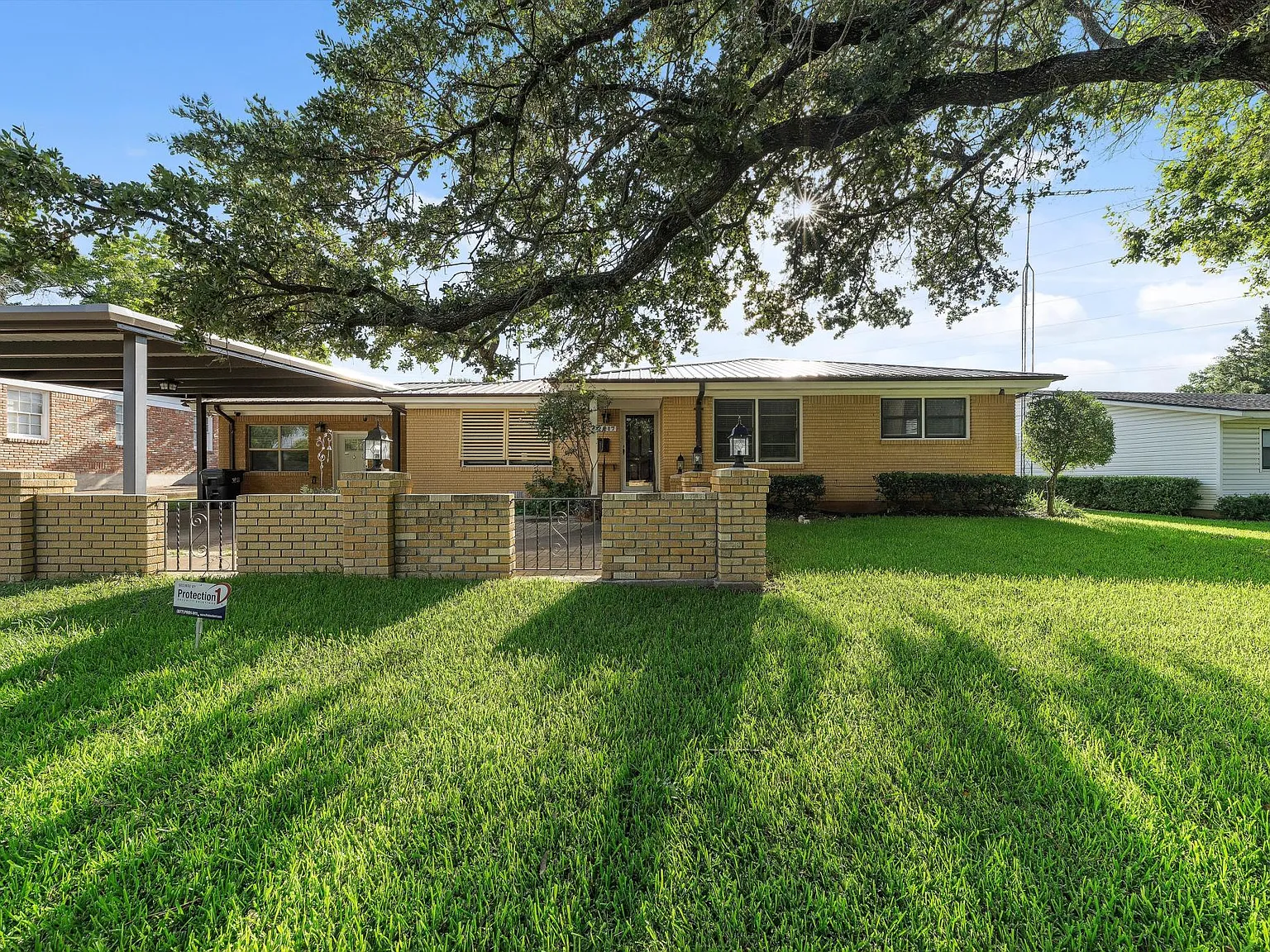 4 bed, 2570 sqft, $2,795 — Photo 1