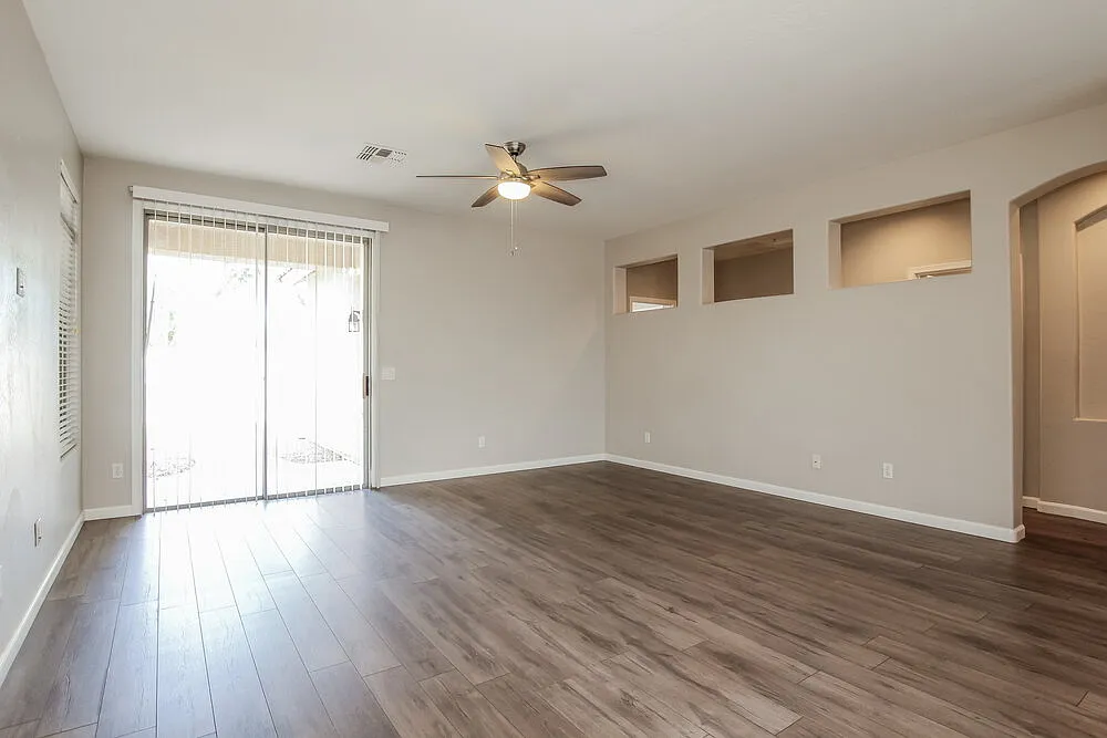 3 bed, 2.0 bath, 1422 sqft, $2,295 — Photo 4
