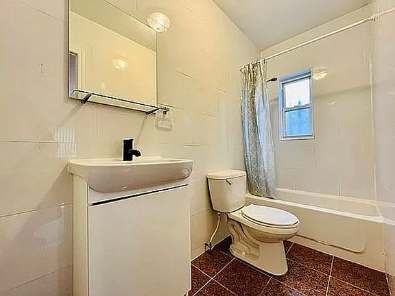 4th image of 56-40 E Hampton Blvd #1