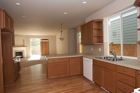 3rd image of 7715 Dominion Ave NE