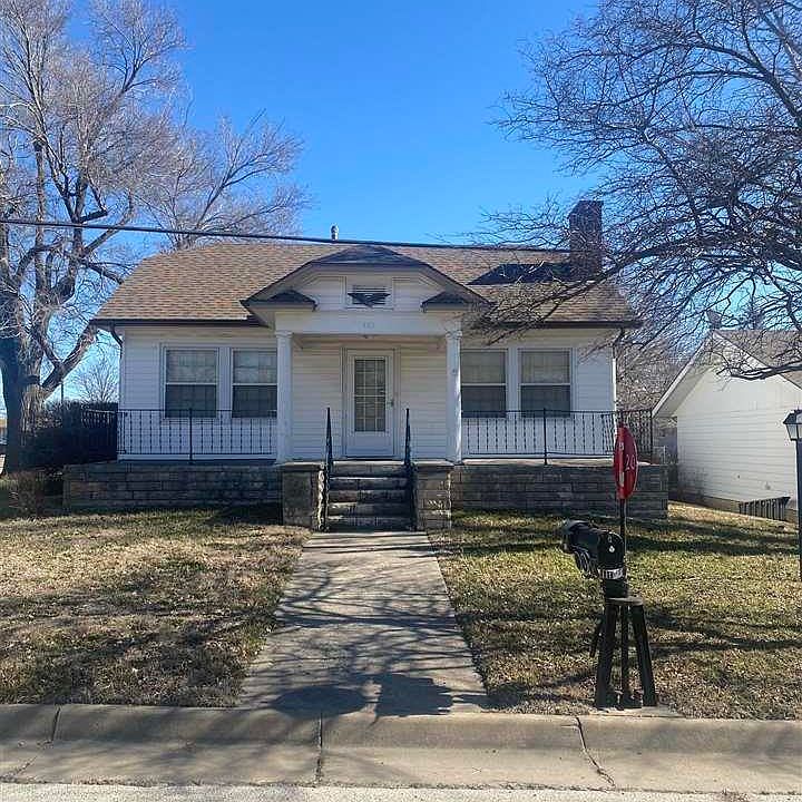 820 N Broadway St, Herington, KS 67449 Zillow
