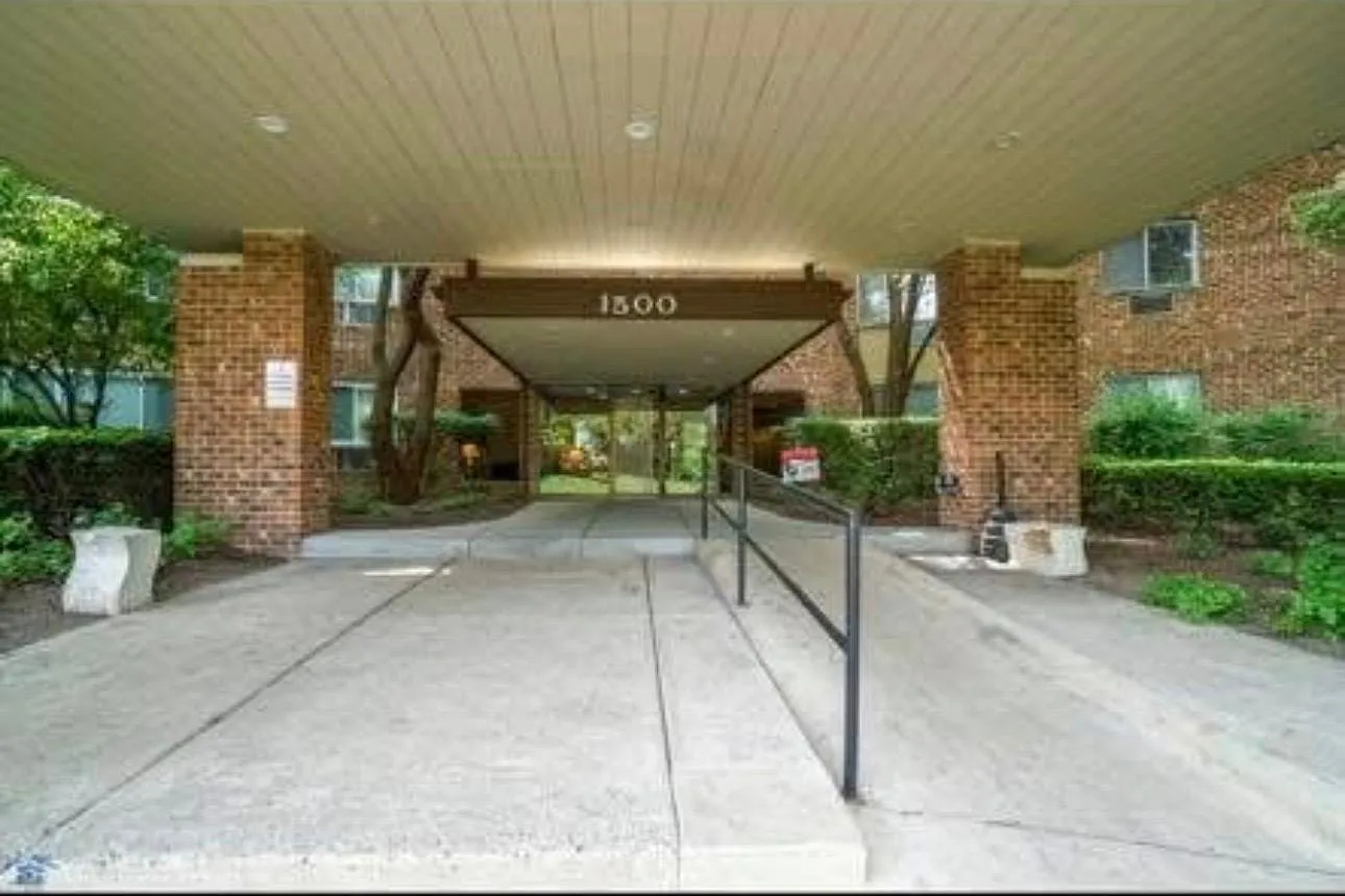 2 bed, 1.5 bath, 1200 sqft, $2,000 — Photo 3