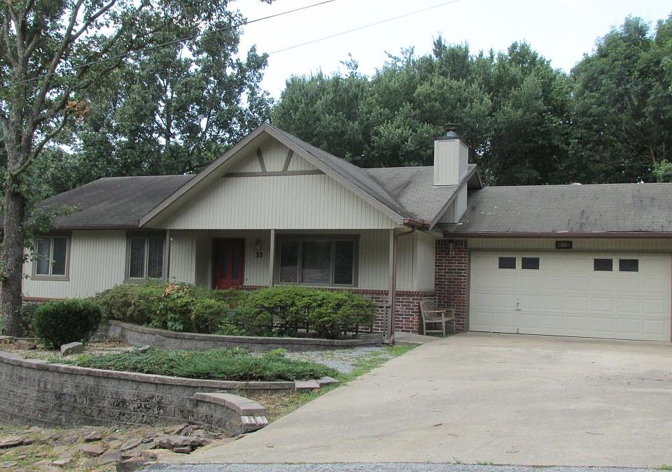 1st image of 32 Quantock Hills Dr