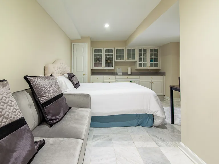 6034 Chesterbrook Rd #B — Photo 20
