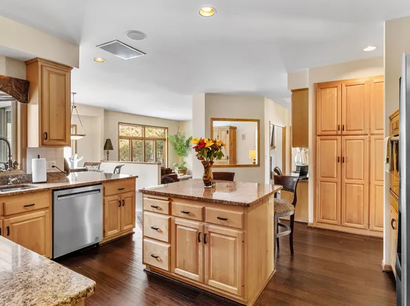 26420 Noble Rd, Shorewood, MN 55331