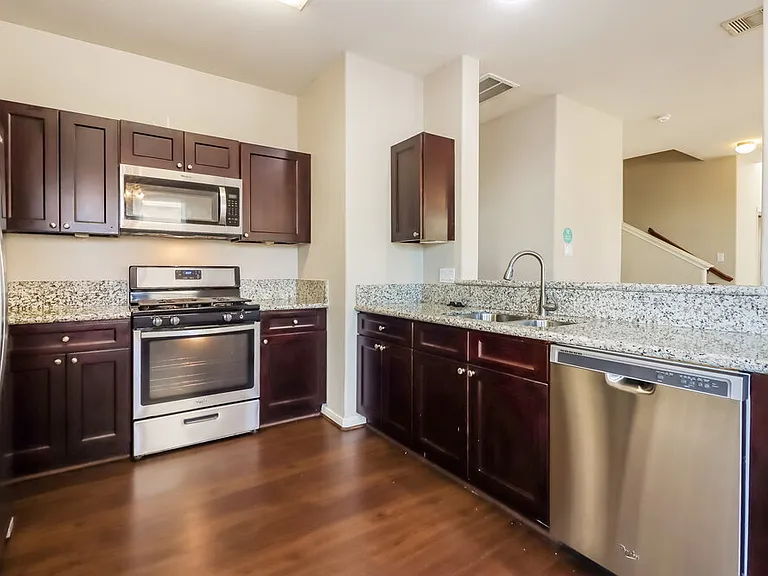 21822 Octavia Way — Photo 8
