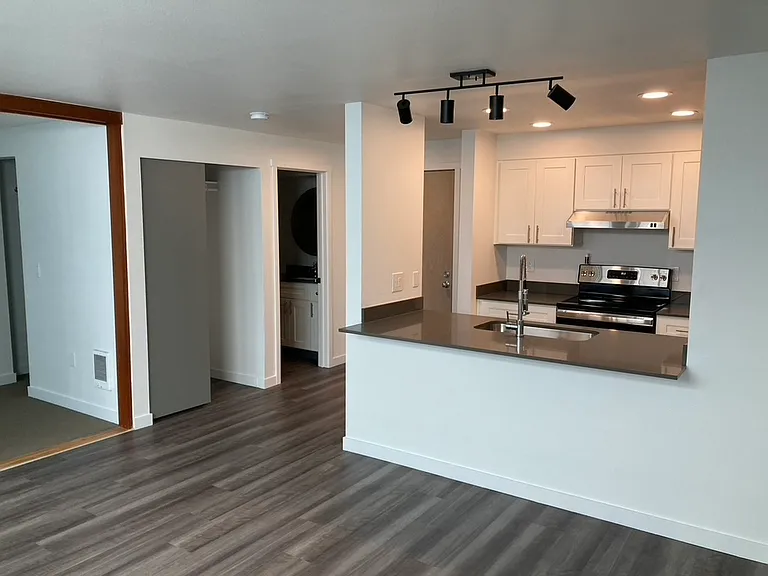 Interlake Place — Photo 22