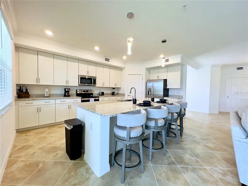 3 bed, 2.0 bath, 1741 sqft, $7,000 — Photo 4