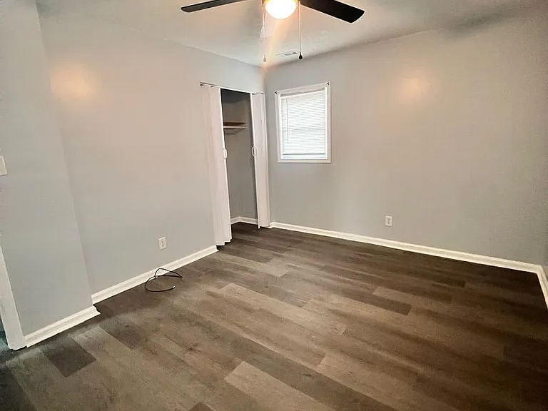 1329 Hunters Rd — Photo 2