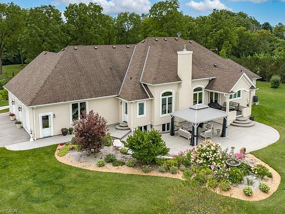 3rd image of 365 Robinson Rd