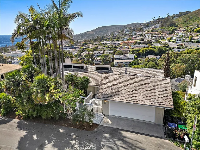 665 Temple Hills Dr — Photo 24