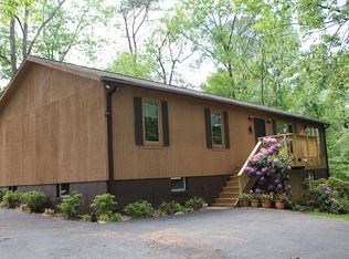 909 W Maple Ave, Sterling, VA 20164