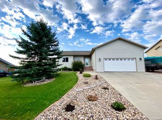 735 Field View Dr, Rapid City, SD 57701